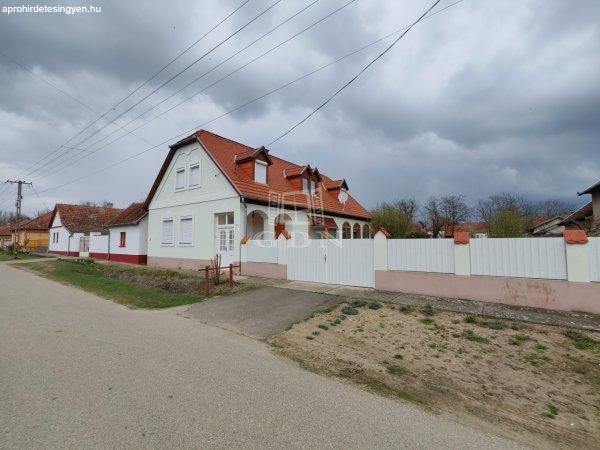 Eladó családi ház Borota, 	Petőfi S. u