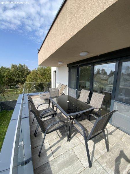 Eladó 78m2-es Téglalakás, Balatonfenyves
