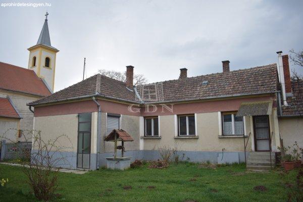 Eladó családi ház Püspökmolnári, 	Csendes utca