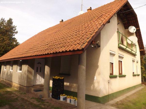 Eladó 180 nm-es Családi ház Albertirsa