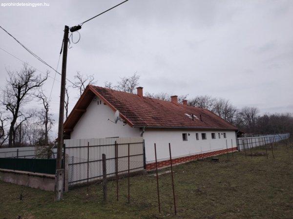 Eladó 138 nm-es Ikerház Ócsa