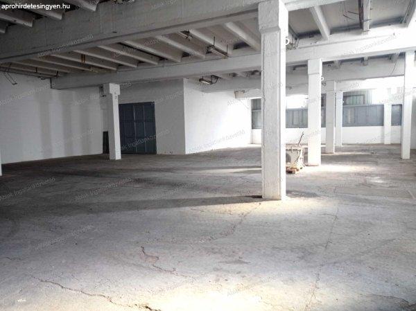 Kecskemét, Szent István krt. -i telephelyen , Keleti iparterület, 3 raktár-
csarnok bérbe adó.