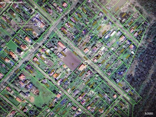 Szeged-Baktó telek kis házzal |