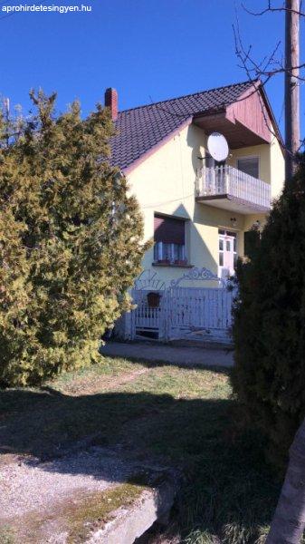 Eladó 180 nm-es Családi ház Levél Fő utca 43 