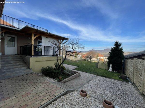 Elad%F3+150+nm-es+Fel%FAj%EDtott+Csal%E1di+h%E1z+Eger