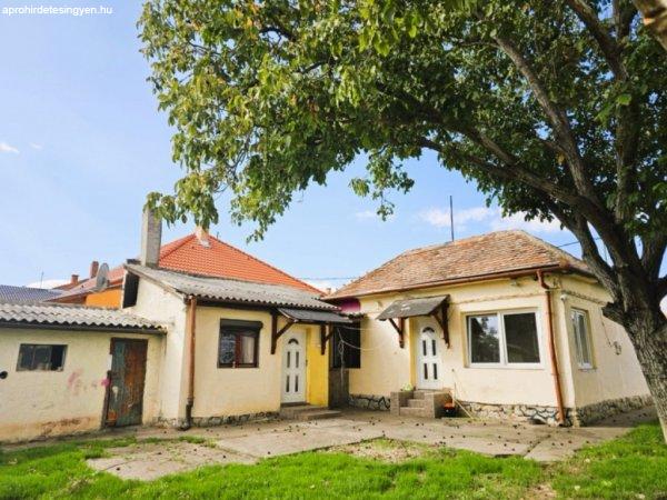 Eladó 70 nm-es Felújítandó Családi ház Pécs Budai-város 