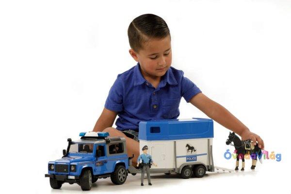 Bruder Land Rover Defender rendőrautó lószállítóval, lóval és rendőrrel
(02588)