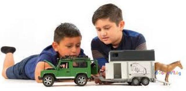 Bruder Land Rover Defender lószállítóval és lóval (02592)