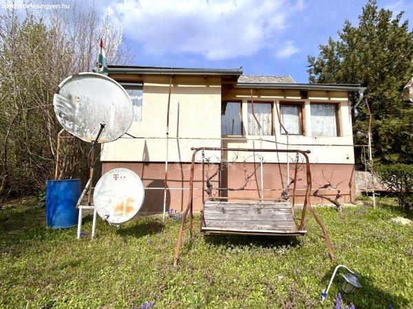 Eladó nyaraló Tata, 	Gorba-tetőn eladó álomszép zártkert