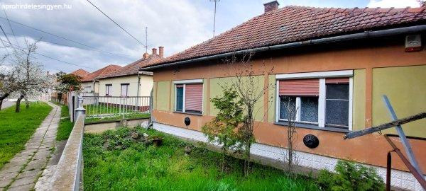 Békésen nyugodt, hangulatos utcában 100 nm-es családi ház eladó!