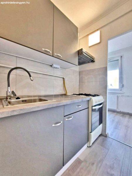 Miskolc - Bulgárföldön, a Kis tábornok utcában, hosszútávra kiadó egy 35
m2, 1,5 szobás, 2.emeleti, felújított panel lakás.
