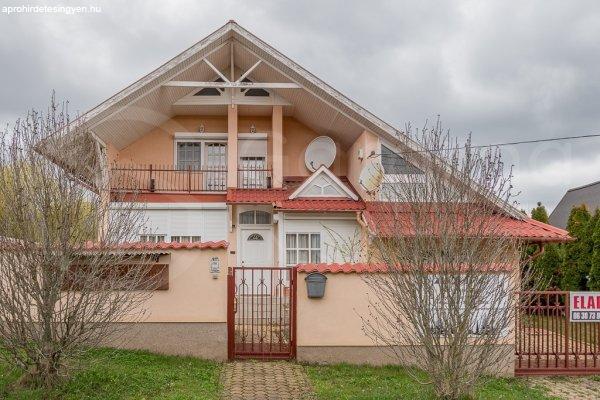 ELADÓ apartmanház Parádsasvár szívében, panorámás környezetben, csendes
utcában!