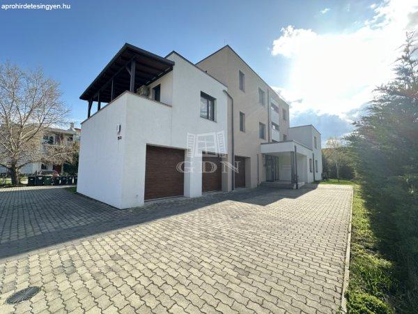 Kiadó lakás Székesfehérvár, 	Virág utca
