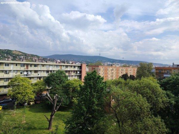 Eladó 70 nm-es Felújított Téglalakás Pécs Uránváros 