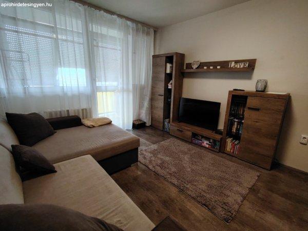 Eladó 68 nm-es Felújított Panellakás Pécs Kertváros 