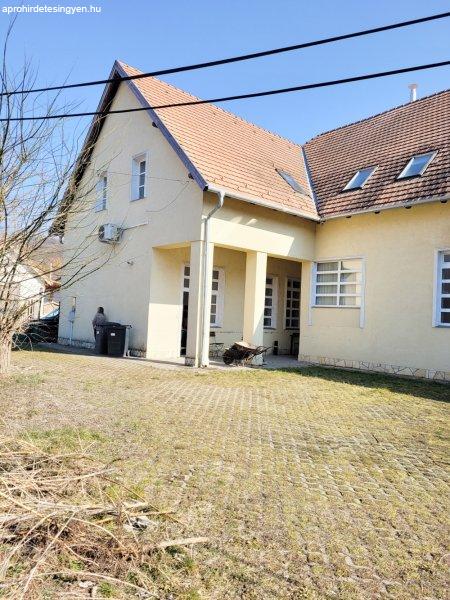 Kisnémediben 20 fő elhelyezésére alkalmas panzió eladó.
