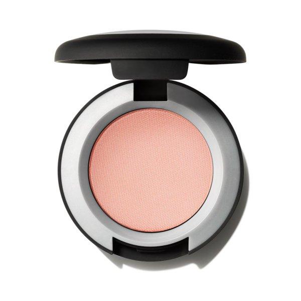MAC Cosmetics Agyag szemhéjfesték (Powder Kiss Matte Eye Shadow) 1,5 g Best of
Me