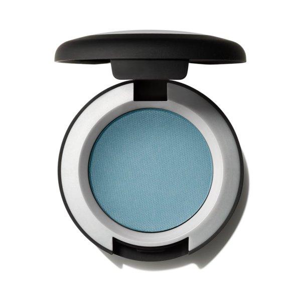 MAC Cosmetics Agyag szemhéjfesték (Powder Kiss Matte Eye Shadow) 1,5 g Good
Jeans