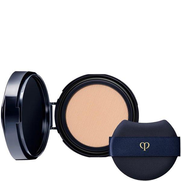 Clé de Peau Beauté Csere utántöltő a szivacsos, fényesítő kompakt
sminkhez SPF 25 (Radiant Cushion Foundation Natural Refill) 14 g 010 Light Ocher