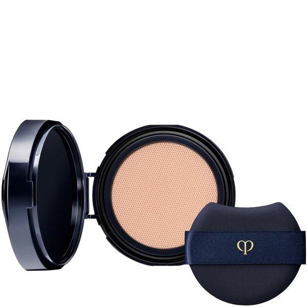 Clé de Peau Beauté Csere utántöltő a szivacsos, fényesítő kompakt
sminkhez SPF 25 (Radiant Cushion Foundation Natural Refill) 14 g B10 Light Beige
