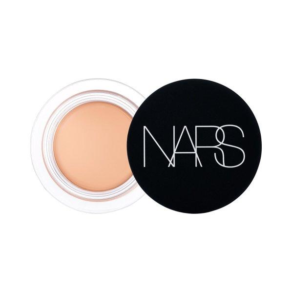 NARS Mattító korrektor (Soft Matte Complete Concealer) 6,2 g Crème Brulee