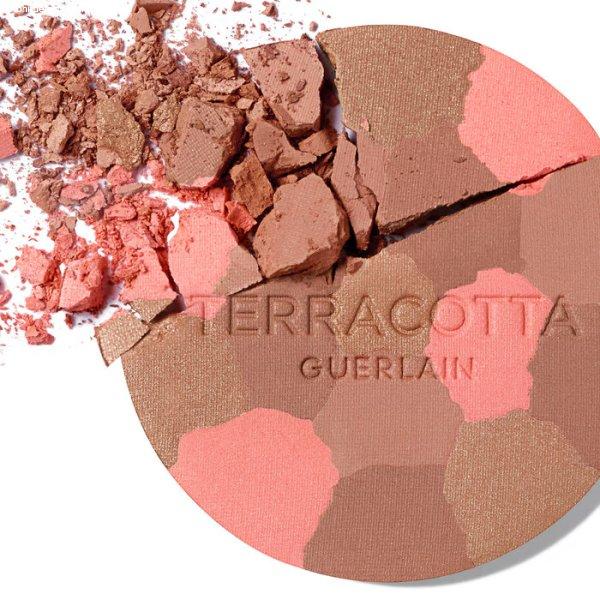 Guerlain Csere utántöltő bronzosító fényesítő púderhez Terracotta
(Light The Sun Kissed Healthy Glow Powder Refill) 10 g 04 Foncé Rosé