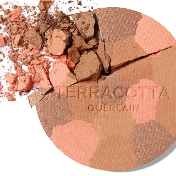 Guerlain Csere utántöltő bronzosító fényesítő púderhez Terracotta
(Light The Sun Kissed Healthy Glow Powder Refill) 10 g 03 Moyen Doré