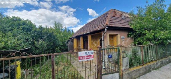 Diósgyőrben 604 m2-es sík telek felújítandó családi házzal eladó! -
Miskolc