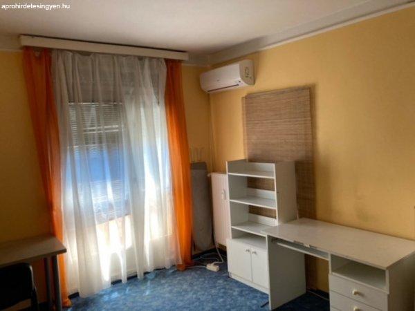Kiadó 36 nm-es Panellakás Pécs Egyetemváros 