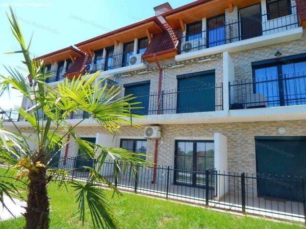 Fonyód csendes zöldövezetében I. emeleti 70 m2-es téglalakás eladó