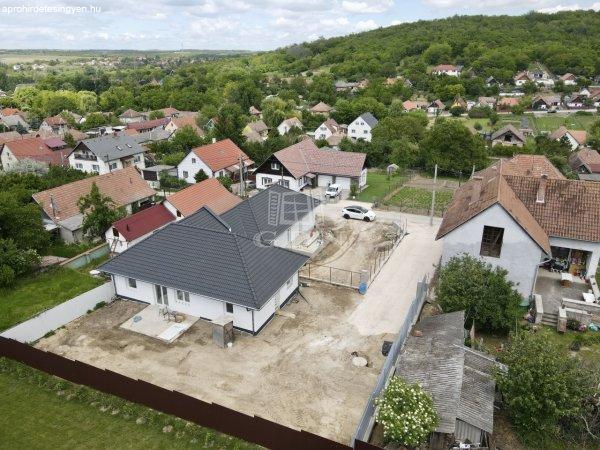Eladó ikerház Mende, 	Toldi köz