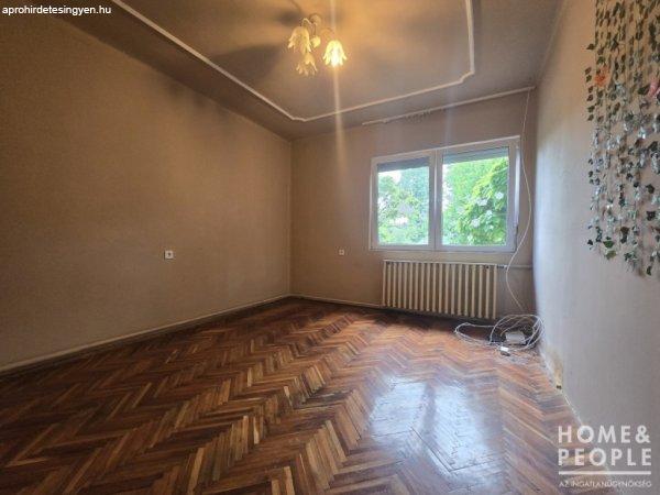 Eladó 3 szobás tégla ház a tesconál! - Makó
