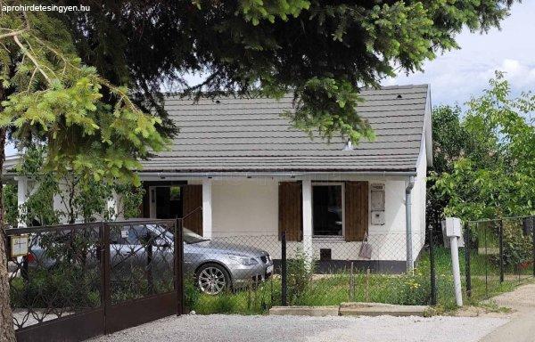 Helyes kis ház eladó! - Balatonszárszó