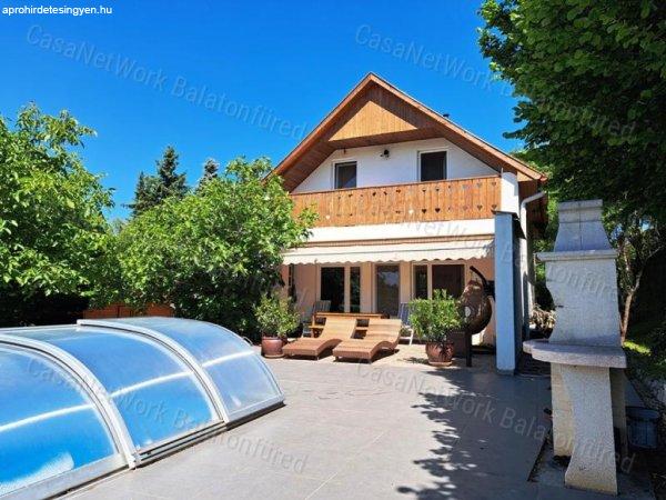 A nyugalom szigete-eladó tájpanorámás, erdő közeli ÜDÜLŐ TIHANYBAN -
Tihany