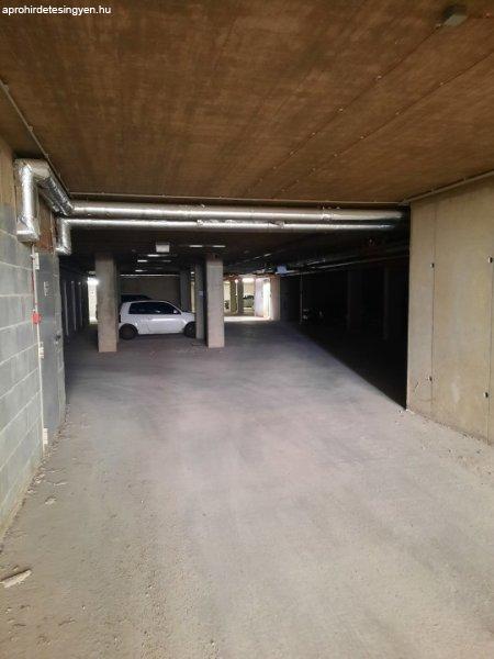 Eladó 18 nm-es Újszerű állapotú Teremgarázs Pécs Tímárutca 