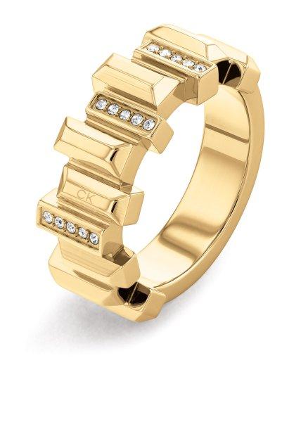 Calvin Klein Stílusos, aranyozott gyűrű kristályokkal Luster 35000333 52 mm