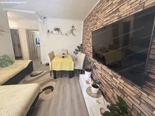 Oroszlányon, 2 szobás, 55 m-es, erkélyes, 2. emeleti, felújított lakás
eladó