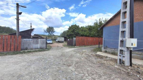 Eladó 4100 m2-es telek raktározásra, teherautó parkoló kialakítására -
Szolnok
