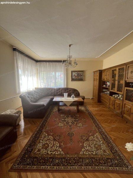Győr-Szabadhegyen 3 szobás családi ház pincével, melléképülettel,
garázzsal ELADÓ!