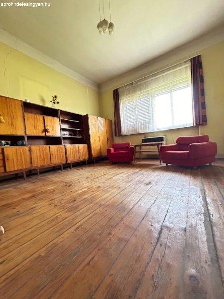 Eladó 120 nm-es Közepes állapotú Családi ház Bogyoszló