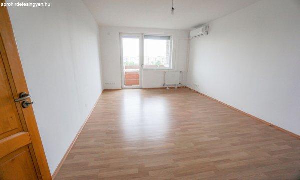Debrecen-Belvárosban, a Bethlen utcán, 8. emeleti, 66 m2-es, 3 szobás lakás
eladó!