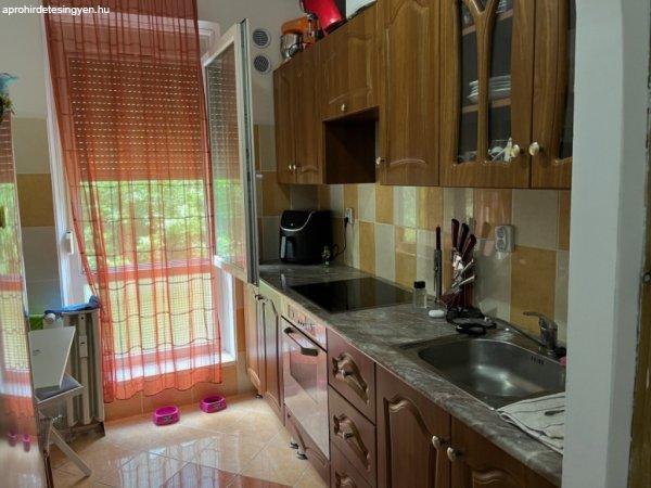 Eladó 40 nm-es Felújított Panellakás Pécs Kertváros 