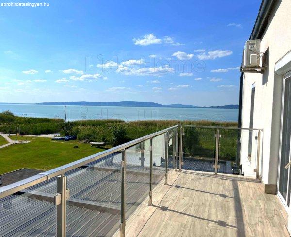 Balatonfenyvesen vízparti nyaraló, Balatoni panorámás kilátással!