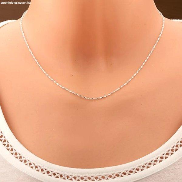 925 ezüst nyaklánc, spirál s alakú elemekből, szélesség 1,2 mm, hossz 550
mm