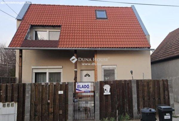 Tőserdőben felújított 2 szintes nyaraló - Lakitelek