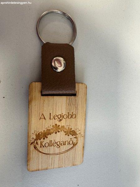 Egyedileg gravírozott fa kulcstartó legjobb kolléganő