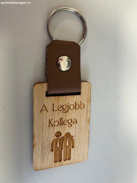 Egyedileg gravírozott fa kulcstartó a legjobb kolléga