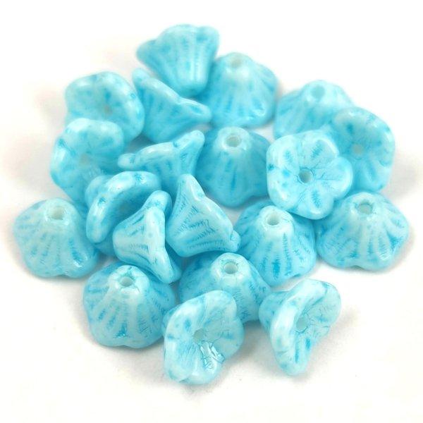 Cseh préselt virág gyöngy - harangvirág - Alabaster Milky Light Aqua - 7x5mm