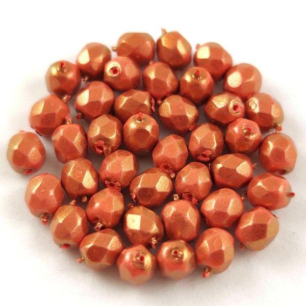 Cseh csiszolt golyó gyöngy - Coral Golden Shine -4mm