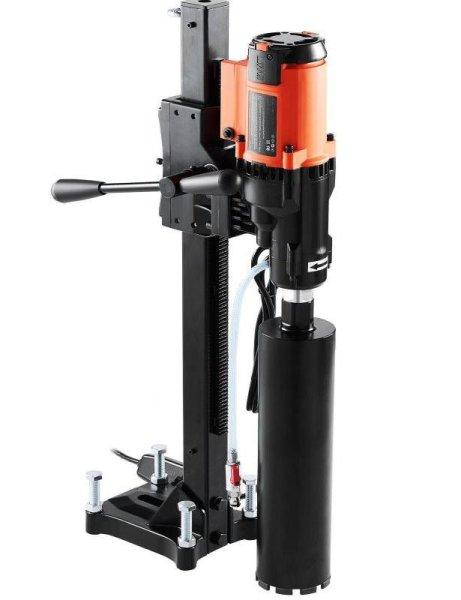 3200 W-os állványos magfúrógép – Nedves és száraz fúráshoz, max. 20
cm átmérővel és 60 cm fúrási mélységgel